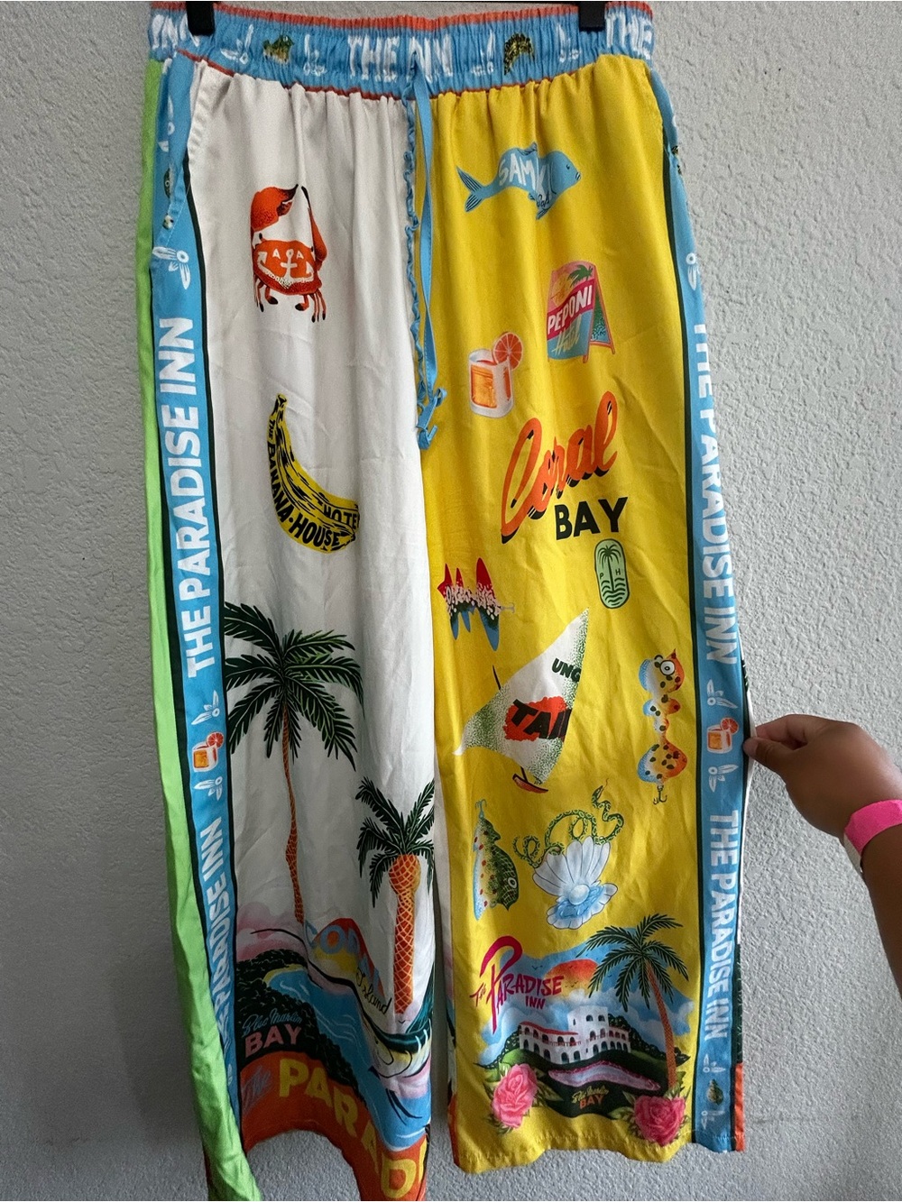 The Paradise Inn Pants Womens L Wide Leg Tropical Resort Split Color Graphic - Picture 6 of 7